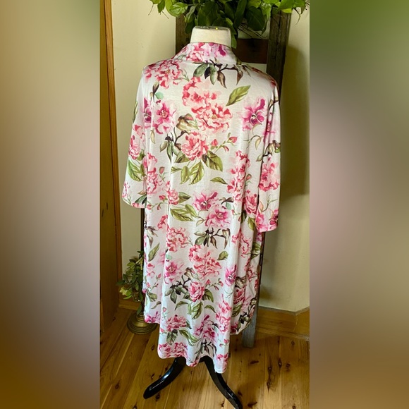 🔥Show me your Mu Mu Brie Robe Roses🔥 no belt - Picture 2 of 8